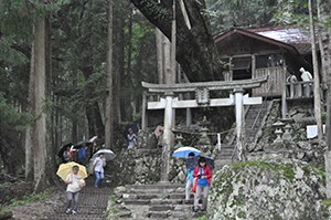 雨の神坂神社